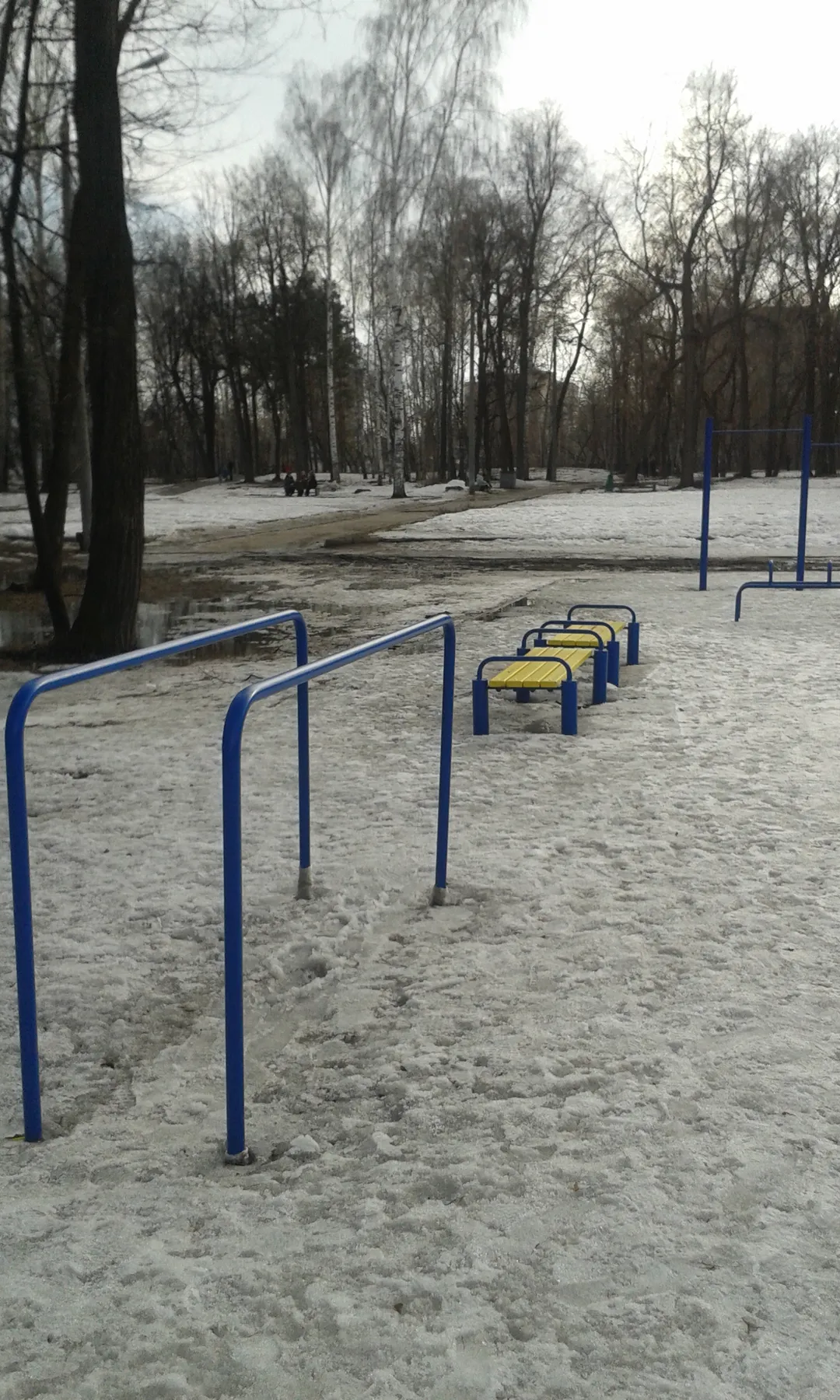 Panca per addominali presso Calisthenics Park at проспект Ямашева, Казань – foto 5 di 5