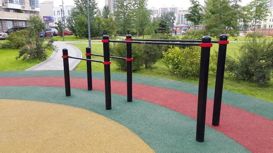 Barres parallèles à Calisthenics Park at Соколово-Мещерская улица, Москва – photo 2 sur 3
