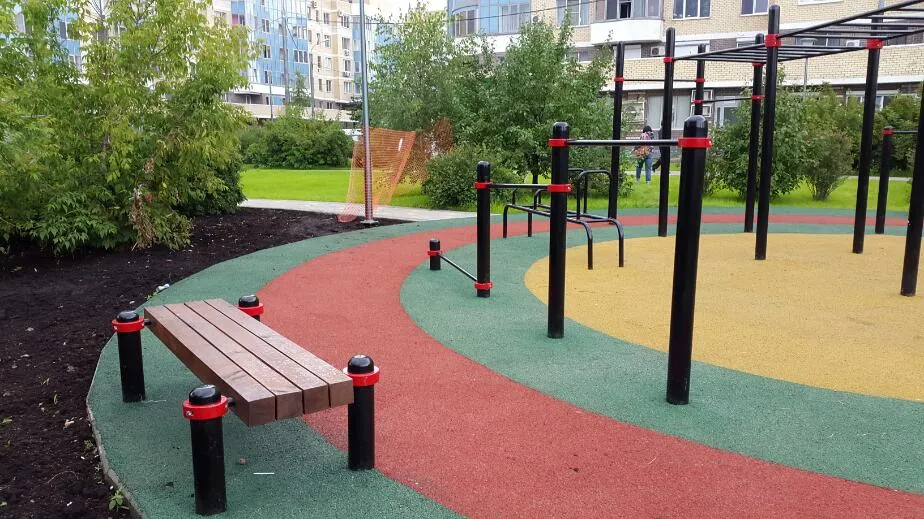 Barre de traction à Calisthenics Park at Соколово-Мещерская улица, Москва – photo 1 sur 3