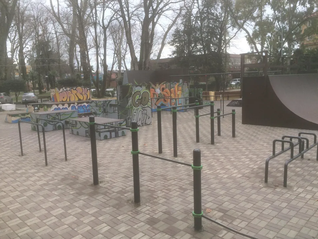 Barren bei Calisthenics Park at улица Карла Маркса, Сочи – Foto 2 von 3