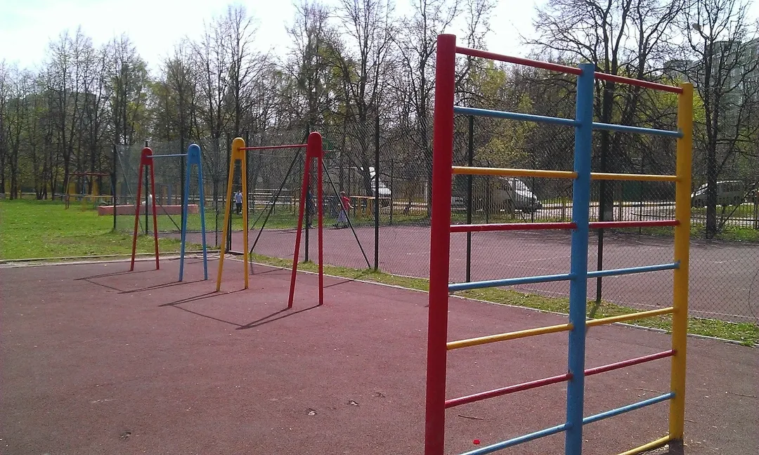 Barres parallèles à Calisthenics Park at Чертановская улица, Москва – photo 2 sur 3