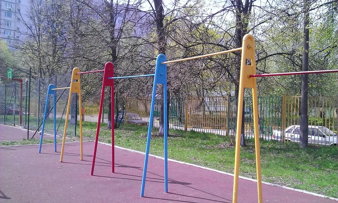 Barre de traction à Calisthenics Park at Чертановская улица, Москва – photo 1 sur 3