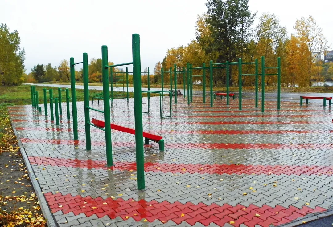 Bară de tracțiuni la Calisthenics Park at Кубанская улица, Красноярск – fotografia 1 din 5