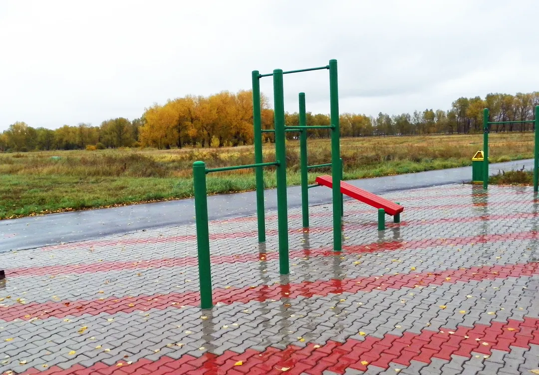 Bancă pentru abdomen la Calisthenics Park at Кубанская улица, Красноярск – fotografia 5 din 5