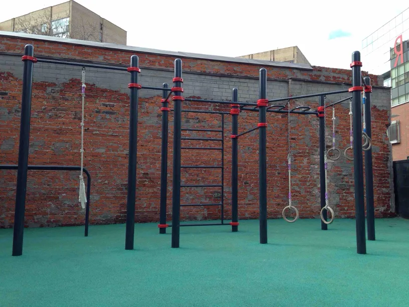 Pull Up Bar at Calisthenics Park at улица Льва Толстого, Москва – photo 1 of 4