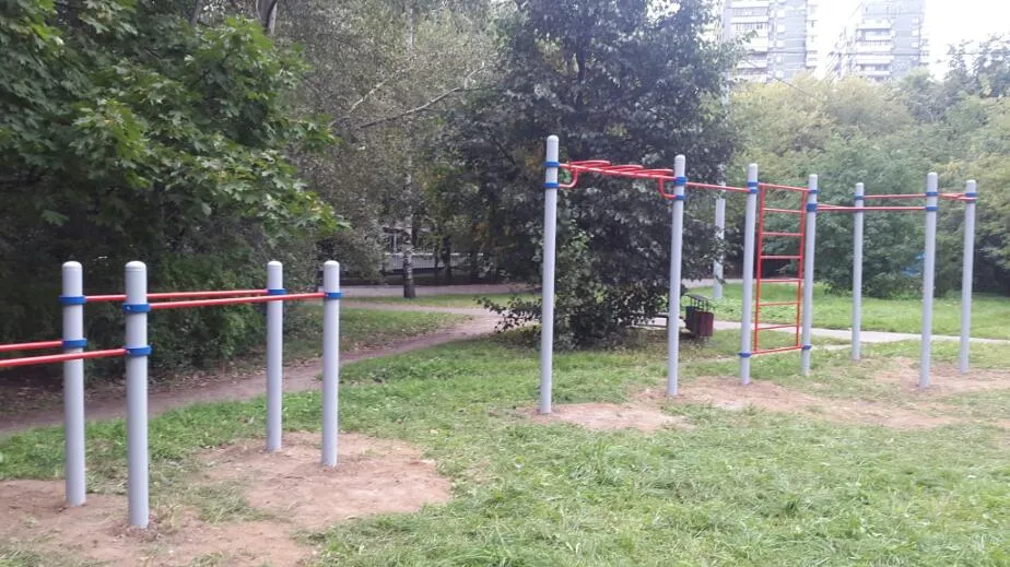 Barre de traction à Calisthenics Park at Никольский тупик, Москва – photo 1 sur 4