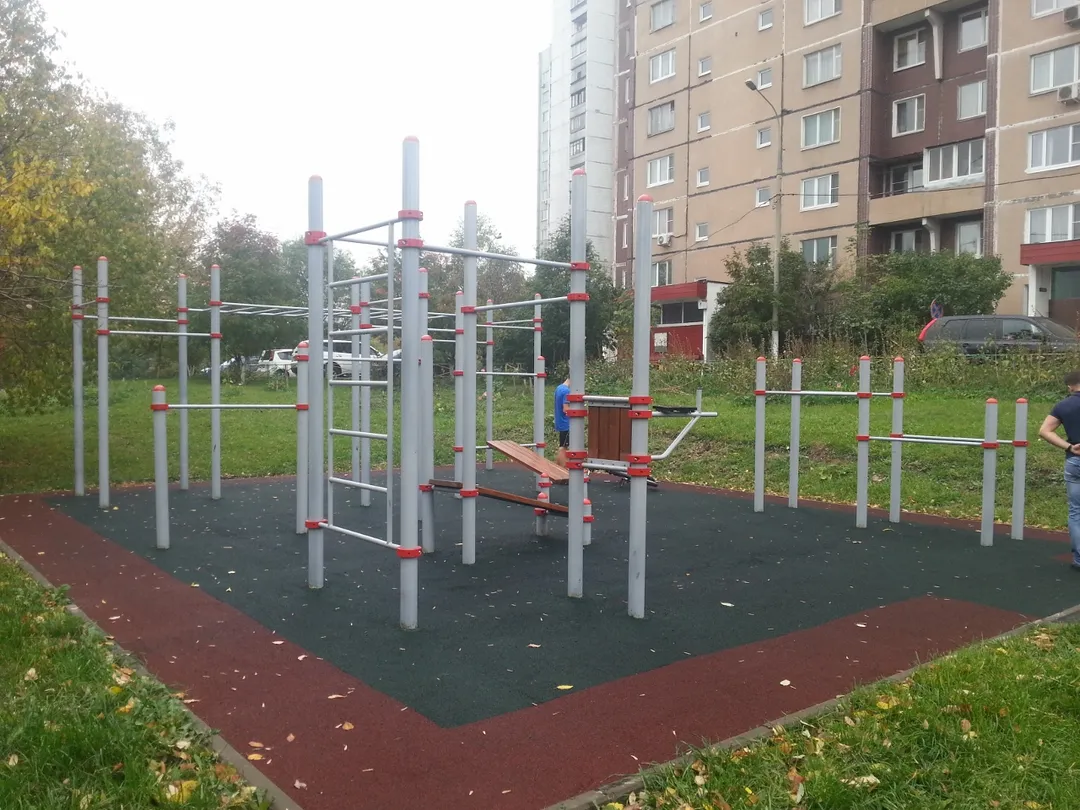 Турнік на майданчику Calisthenics Park at улица Хачатуряна, Москва – фото 1 з 4