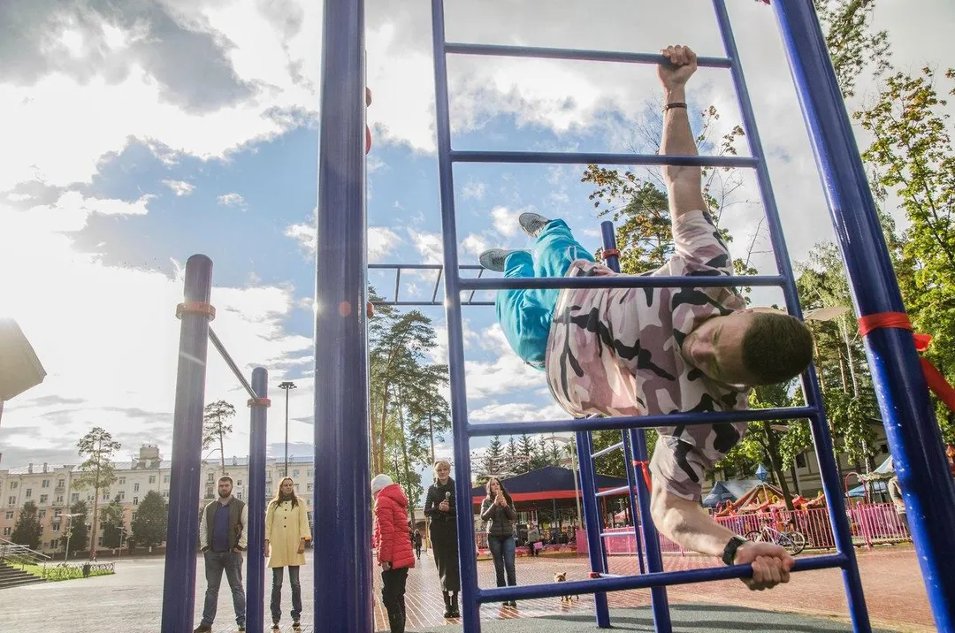 Hangelstange bei Calisthenics Park at Парковая улица, Балашиха – Foto 3 von 6