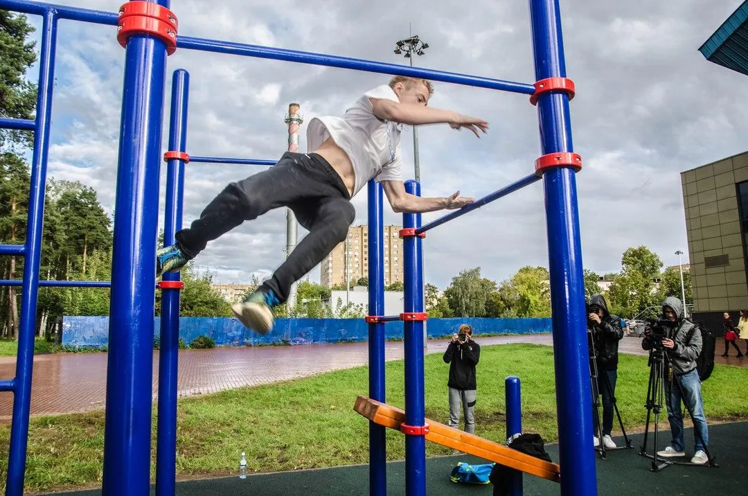 Bauchbank bei Calisthenics Park at Парковая улица, Балашиха – Foto 4 von 6