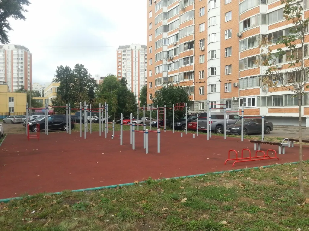 Barras Paralelas en Calisthenics Park at Международная улица, Москва – foto 2 de 4