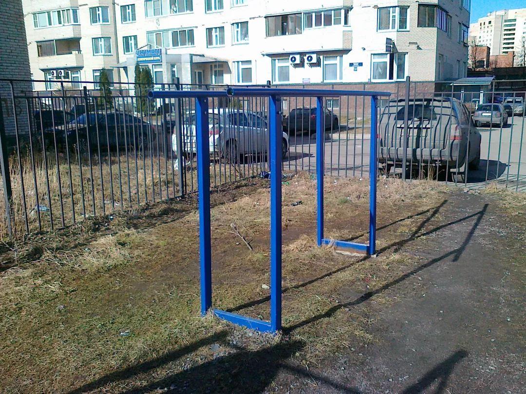 Abs Bench at Calisthenics Park at Боцманская улица, Санкт-Петербург – photo 4 of 7