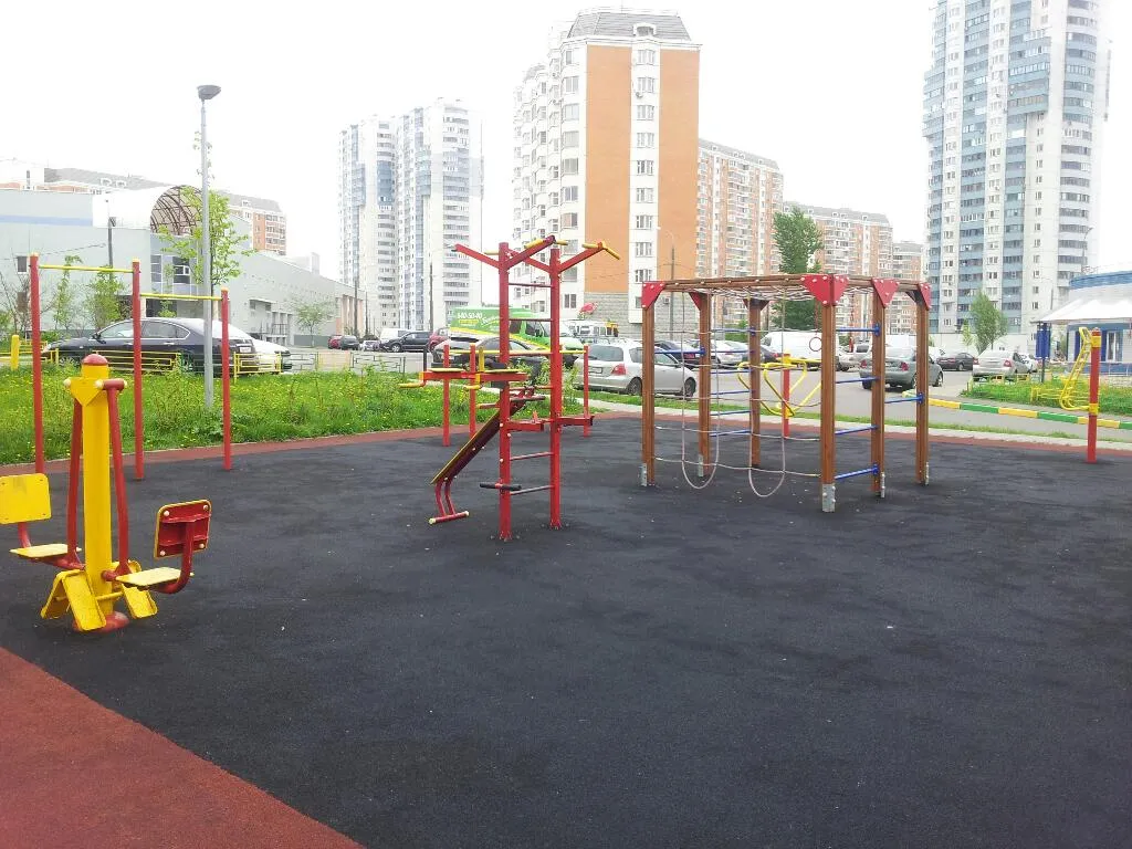 Spalier la Calisthenics Park at Лухмановская улица, Москва – fotografia 4 din 4