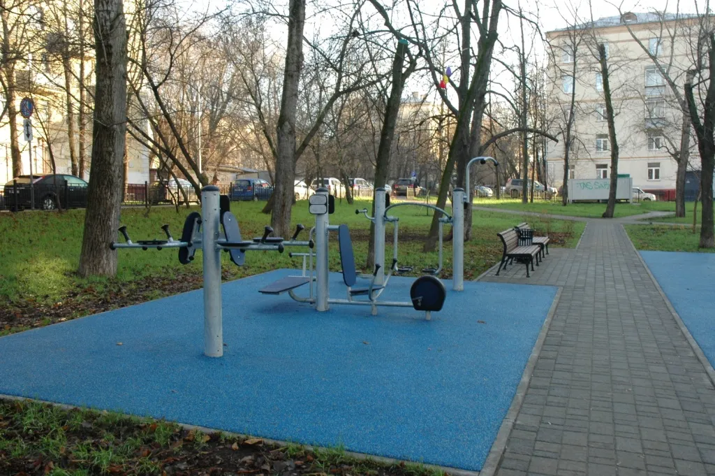 Bară de tracțiuni la Calisthenics Park at улица Долгова, Москва – fotografia 1 din 7