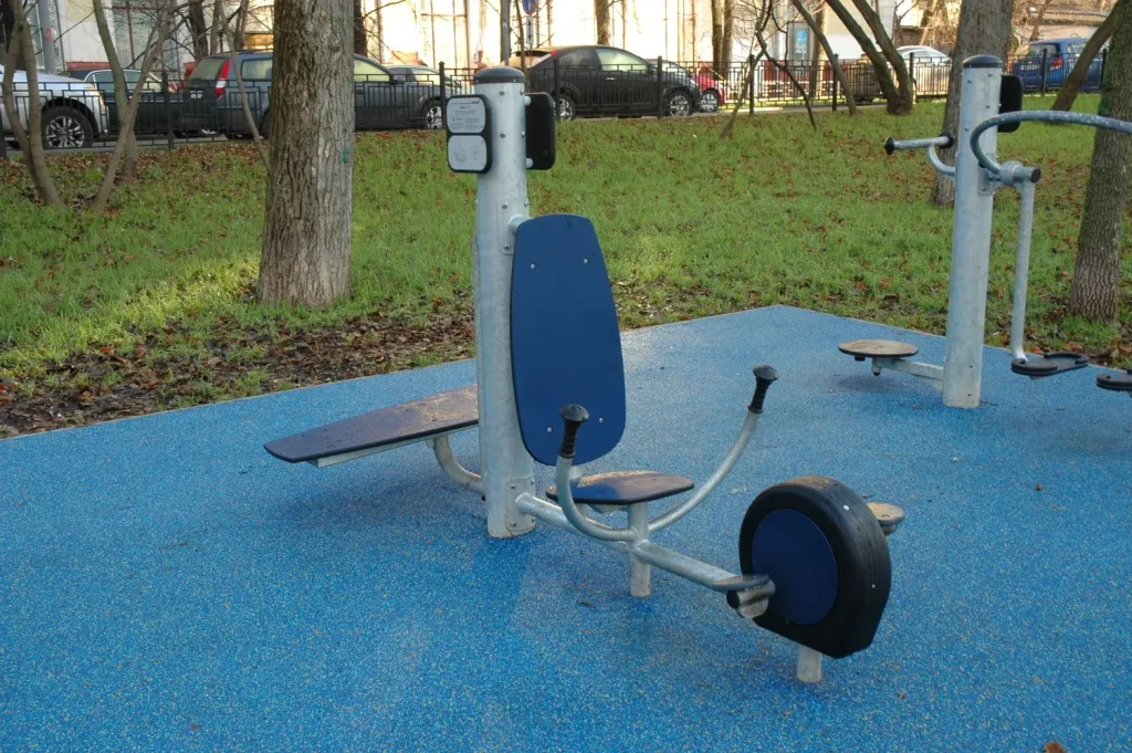 Bare paralele la Calisthenics Park at улица Долгова, Москва – fotografia 2 din 7