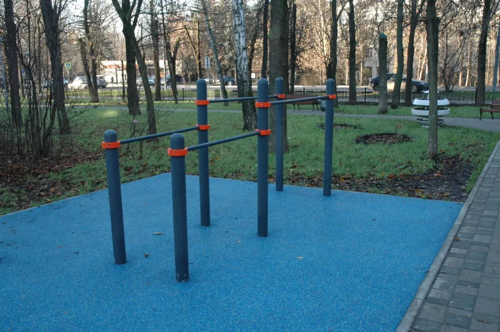 Bancă pentru abdomen la Calisthenics Park at улица Долгова, Москва – fotografia 4 din 7