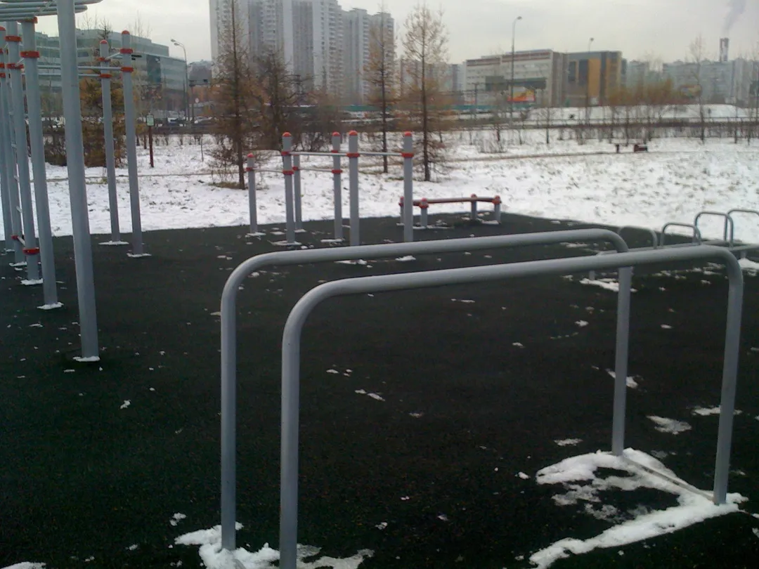 Barren bei Calisthenics Park at проспект Маршала Жукова, Москва – Foto 2 von 6
