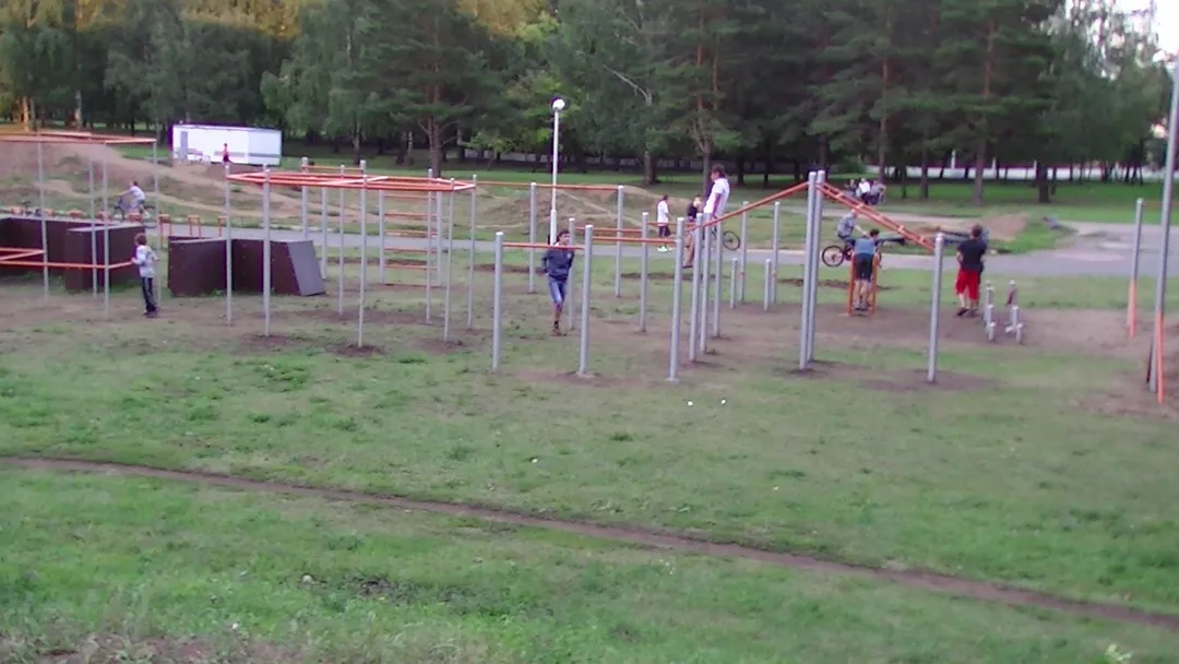 Sbarra per trazioni presso Calisthenics Park at Московский проспект, Набережные Челны – foto 1 di 1