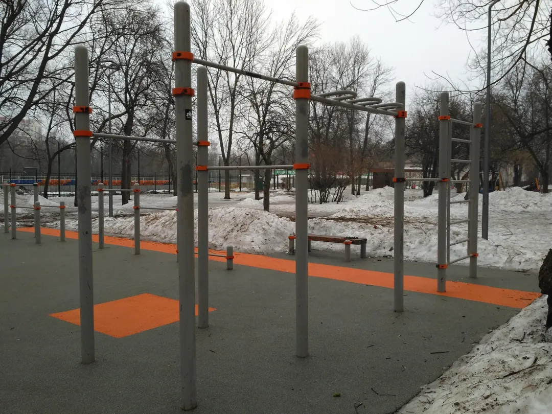 Bară de tracțiuni la Calisthenics Park at улица Лазо, Москва – fotografia 1 din 5