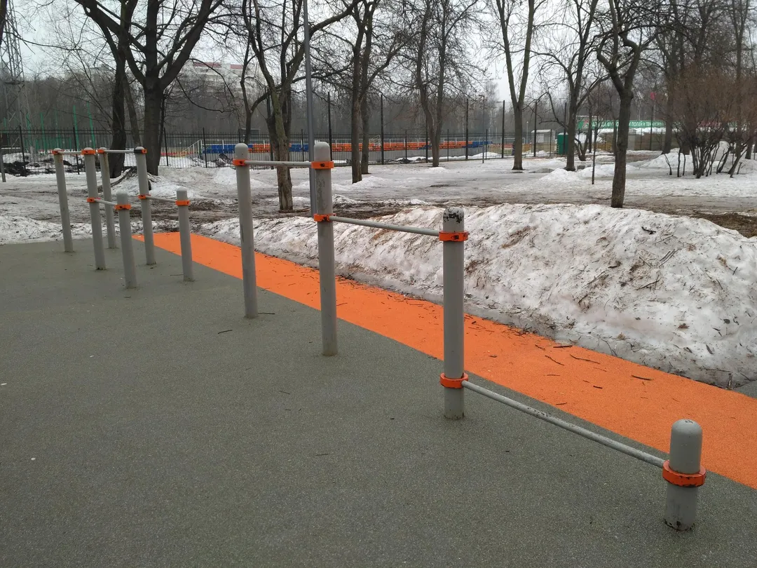 Bancă pentru abdomen la Calisthenics Park at улица Лазо, Москва – fotografia 5 din 5