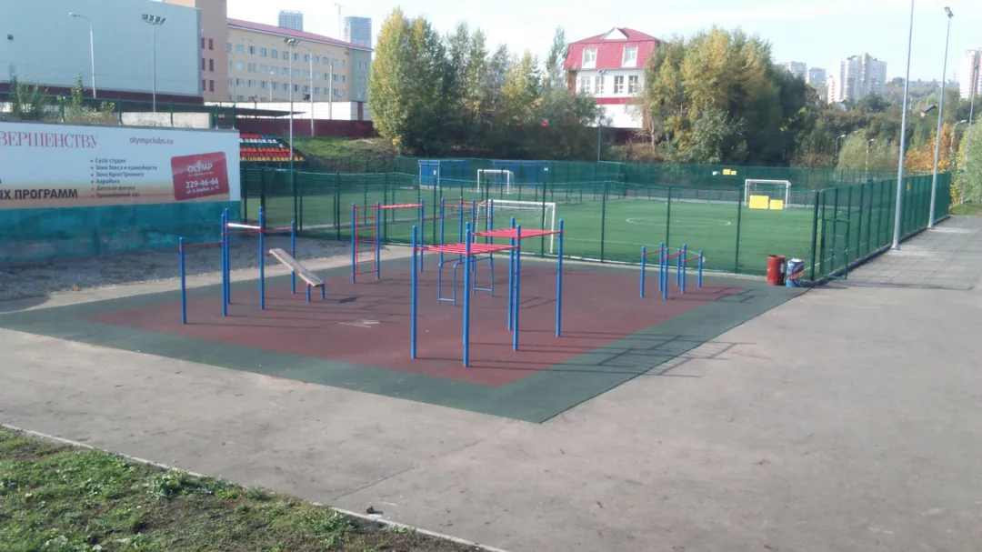 Barre de traction à Calisthenics Park at улица Маршала Жукова, Уфа – photo 1 sur 1