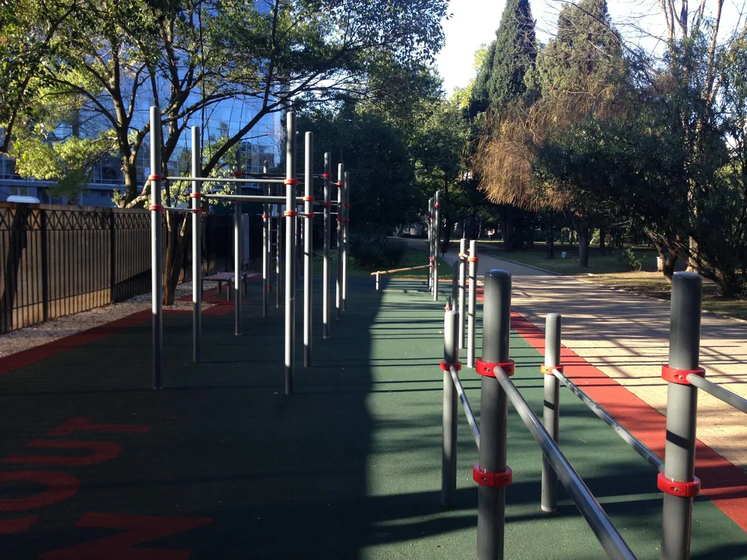 Klimmzugstange bei Calisthenics Park at Парковая улица, Сочи – Foto 1 von 3
