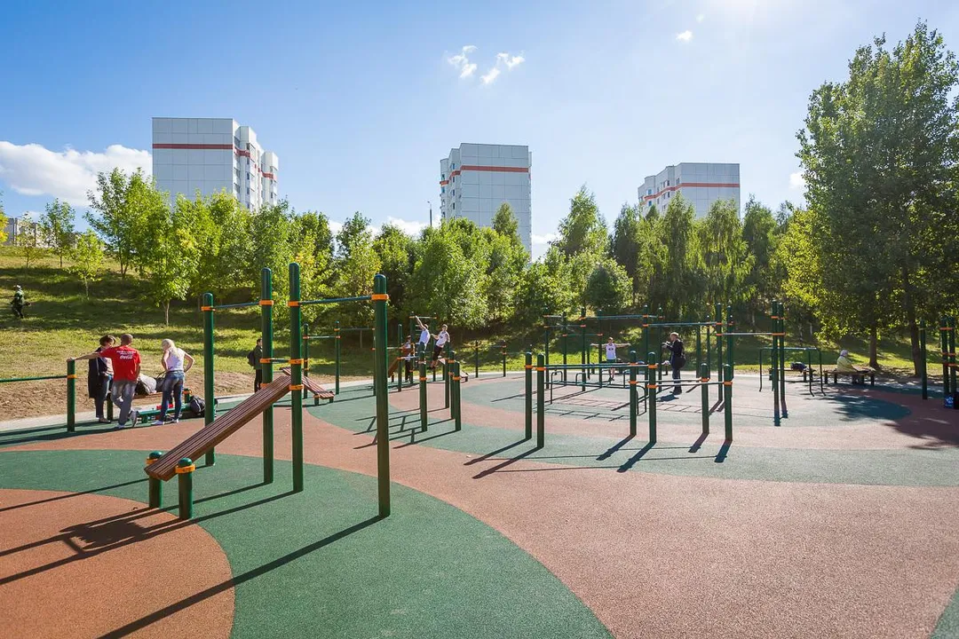 Pull Up Bar at Calisthenics Park at вуліца Касманаўтаў, Мінск – photo 1 of 2