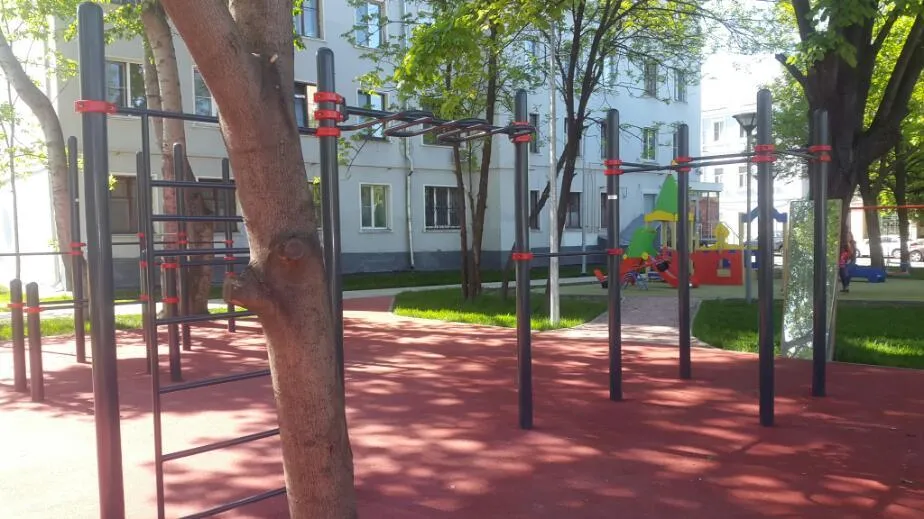 Bare paralele la Calisthenics Park at улица Палиха, Москва – fotografia 2 din 3