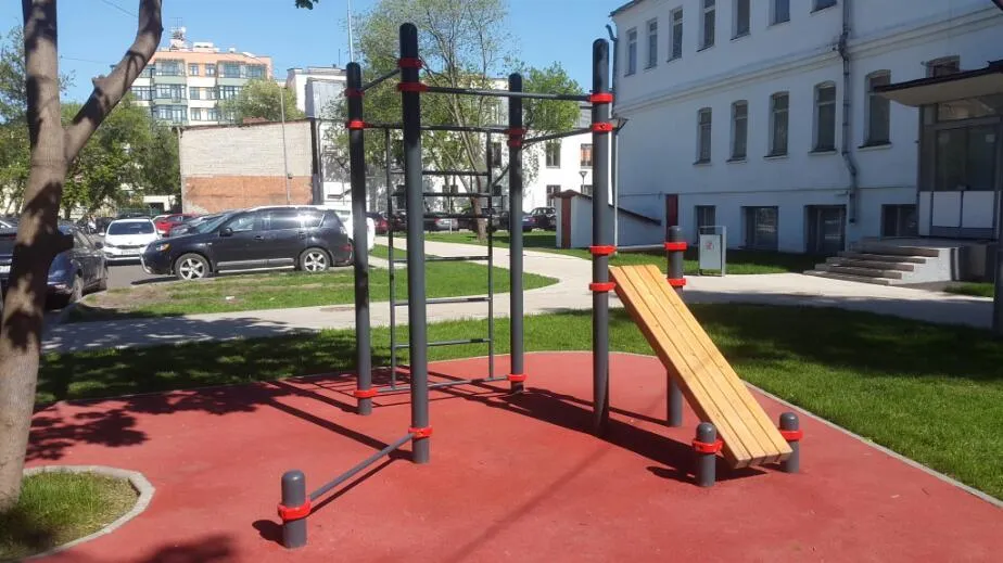 Bară de tracțiuni la Calisthenics Park at улица Палиха, Москва – fotografia 1 din 3