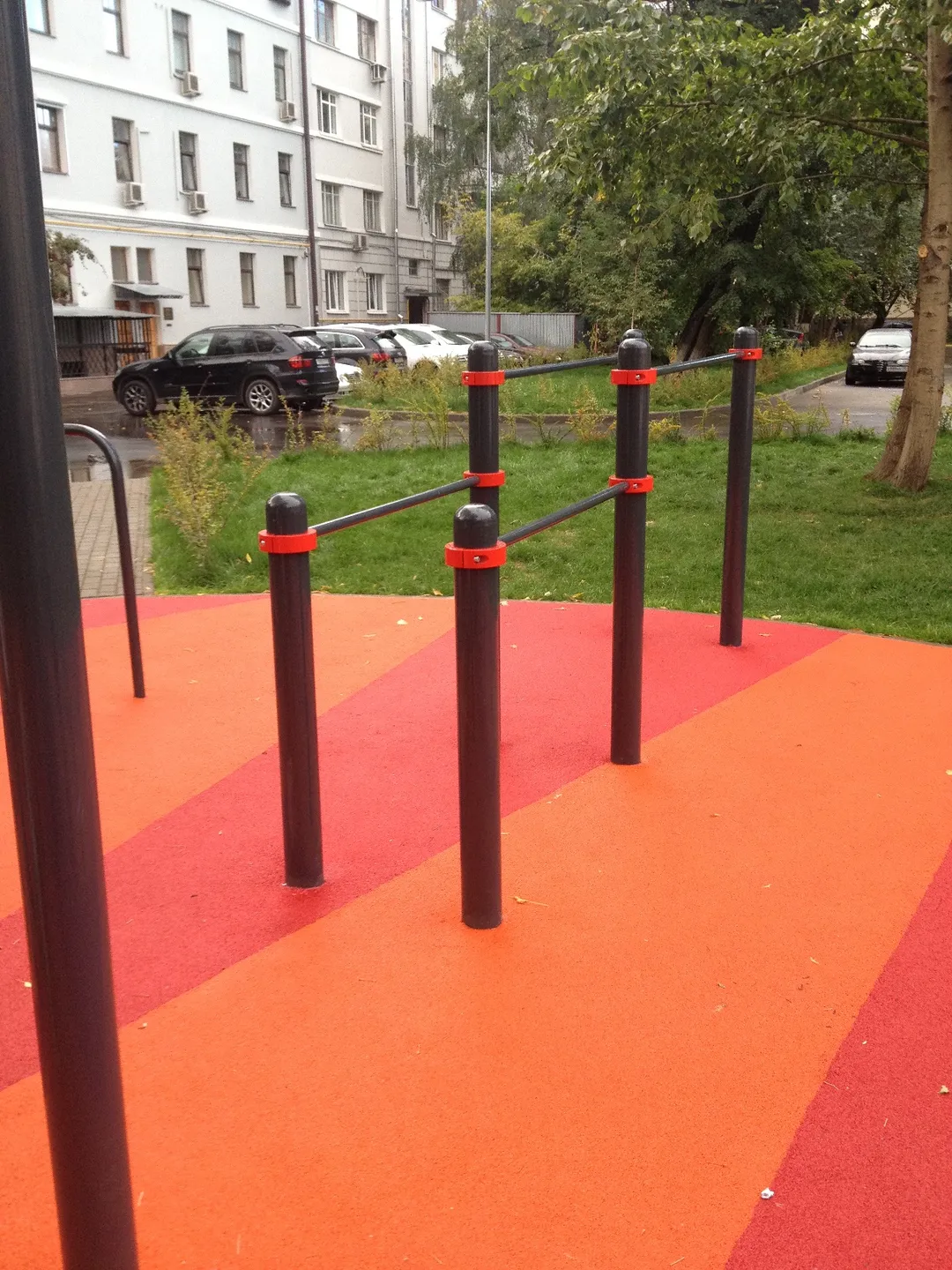 Bare paralele la Calisthenics Park at Пятницкая улица, Москва – fotografia 2 din 4