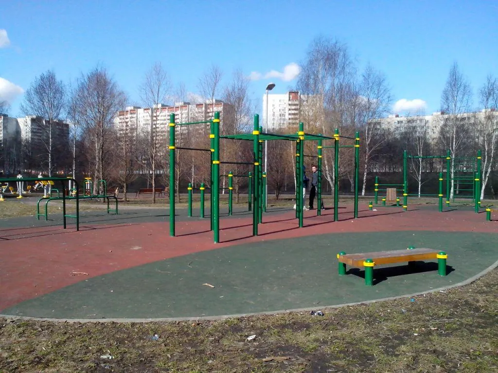 Bară de tracțiuni la Calisthenics Park at Сухонская улица, Москва #wp1481 – fotografia 1 din 4