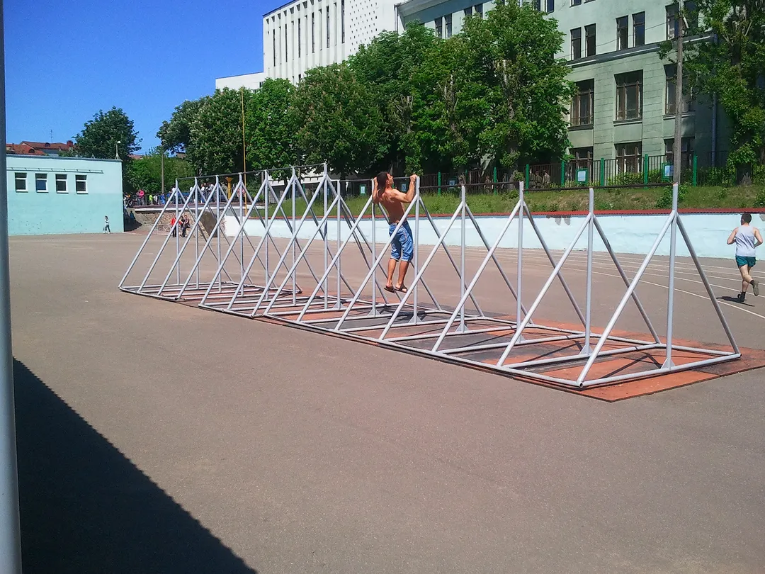 Abs Bench at Calisthenics Park at праспект Незалежнасці, Мінск – photo 3 of 4