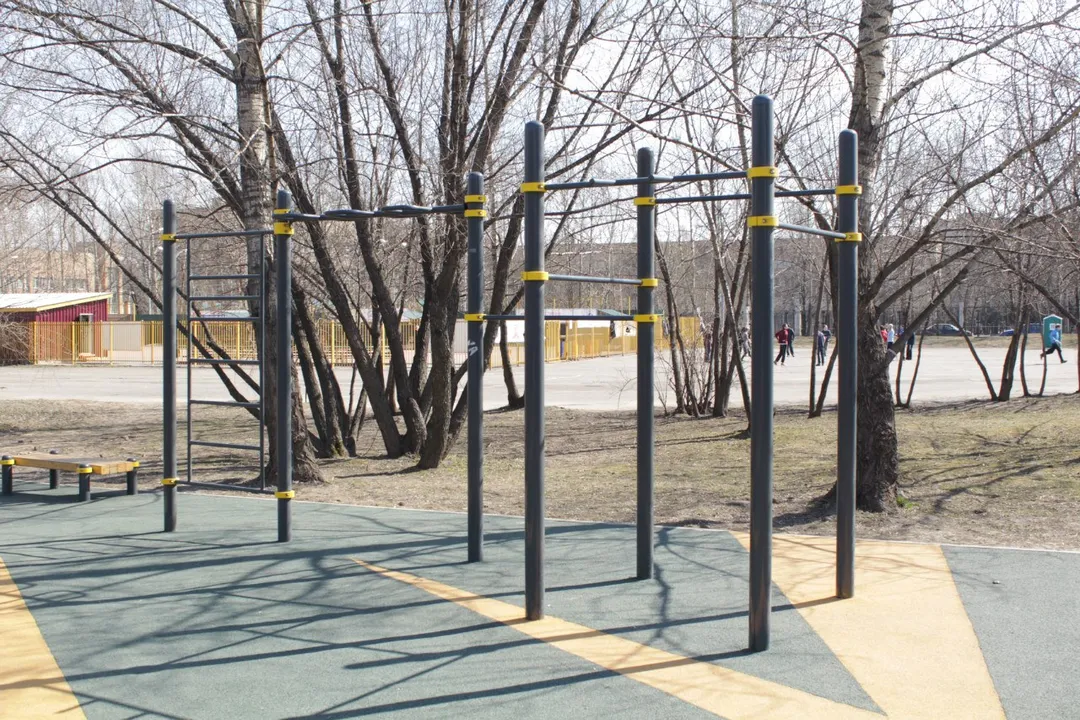 Panca per addominali presso Calisthenics Park at проспект Андропова, Москва – foto 6 di 14