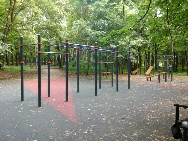 Турнік на майданчику Calisthenics Park at улица Олений Вал, Москва – фото 1 з 3