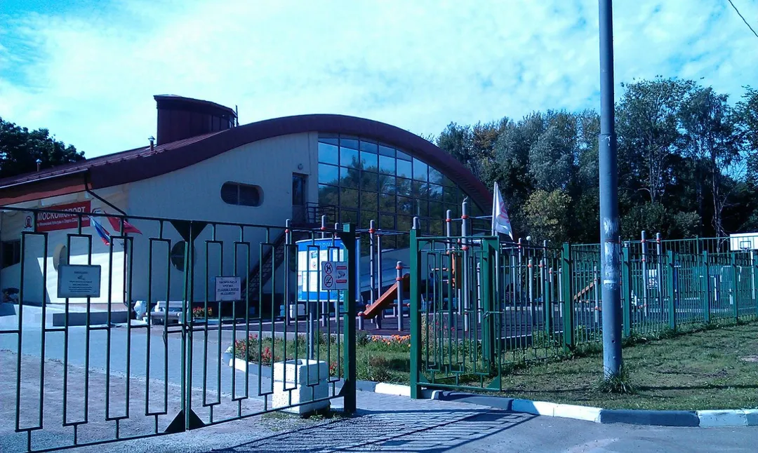 Banc à abdominaux à Calisthenics Park at улица Вилиса Лациса, Москва – photo 5 sur 5
