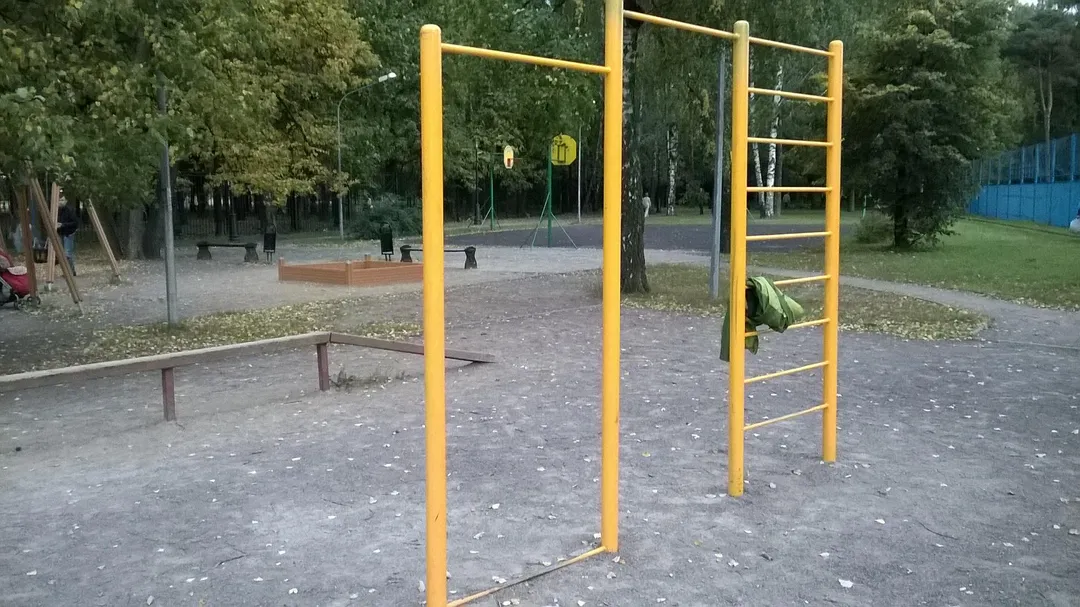 Bare paralele la Calisthenics Park at Большая Черкизовская улица, Москва #wp1501 – fotografia 2 din 6