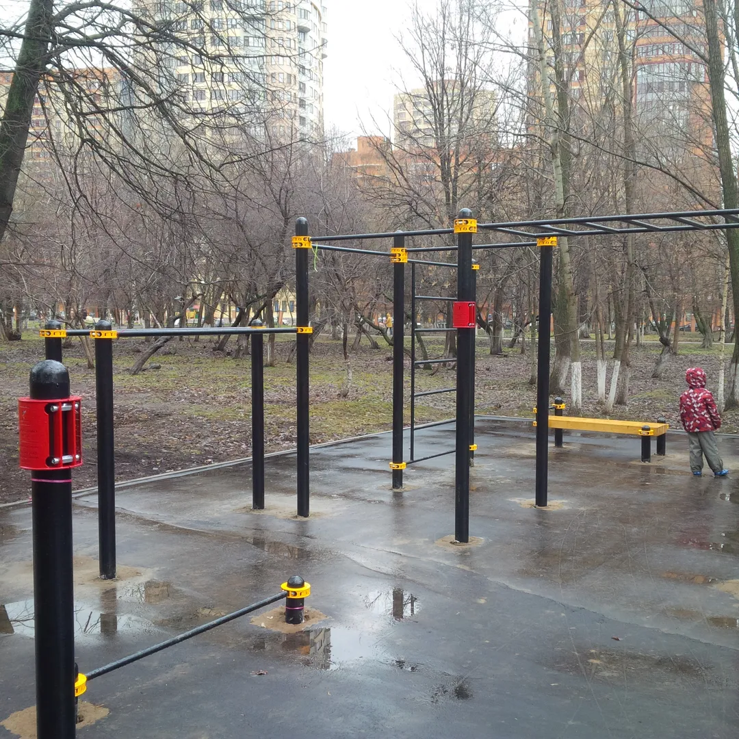 Hangelstange bei Calisthenics Park at Юбилейный проспект, Реутов – Foto 3 von 4