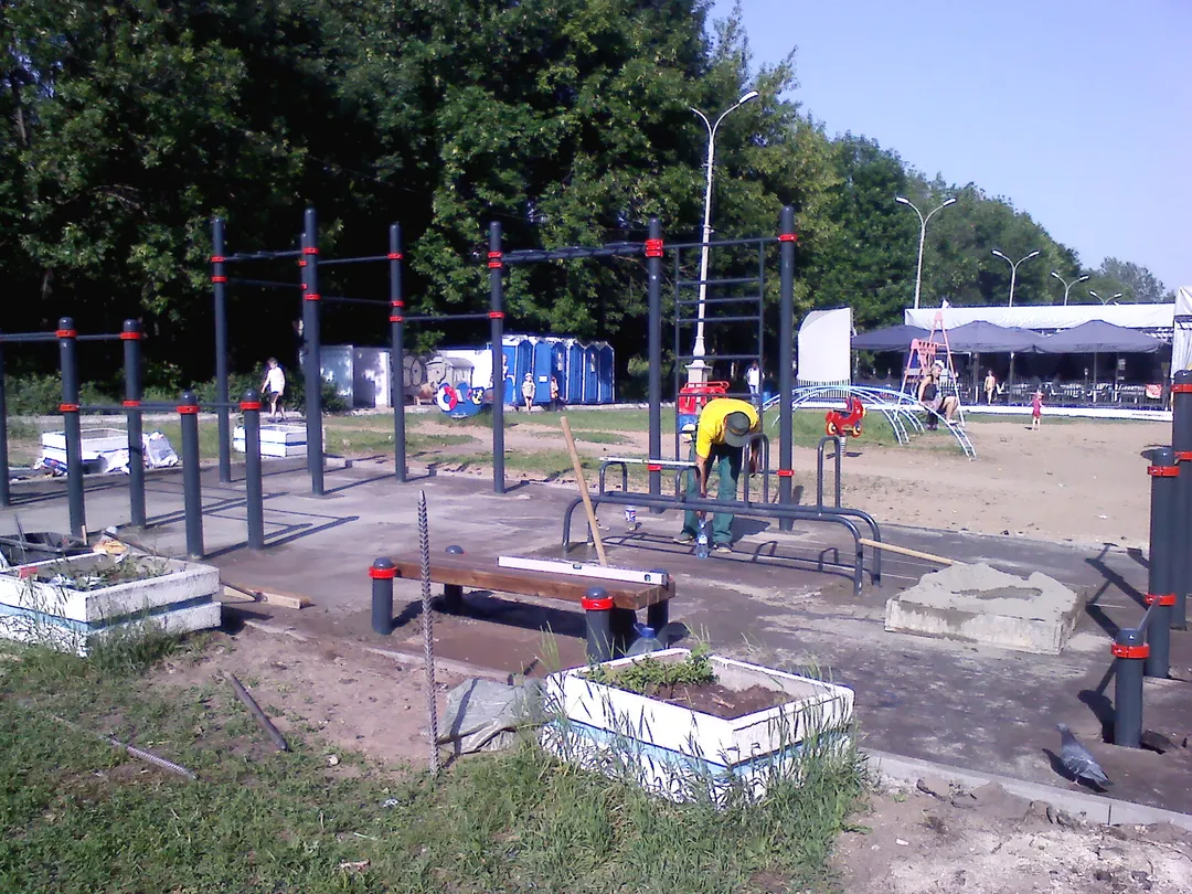 Parallele presso Calisthenics Park at набережная Афанасия Никитина, городской округ Тверь – foto 2 di 6
