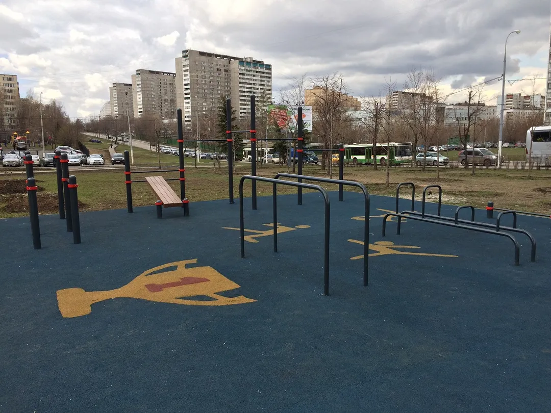 Parallel Gym Bars at Calisthenics Park at Шипиловская улица, Москва – photo 2 of 2