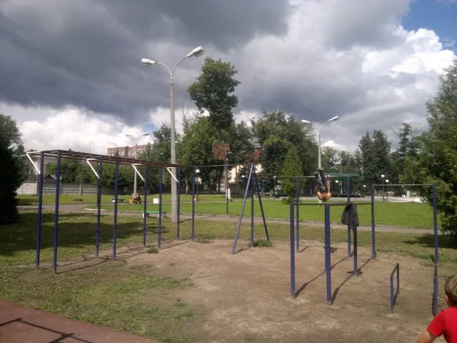 Bare paralele la Calisthenics Park at улица Володарского, Озёры – fotografia 2 din 2