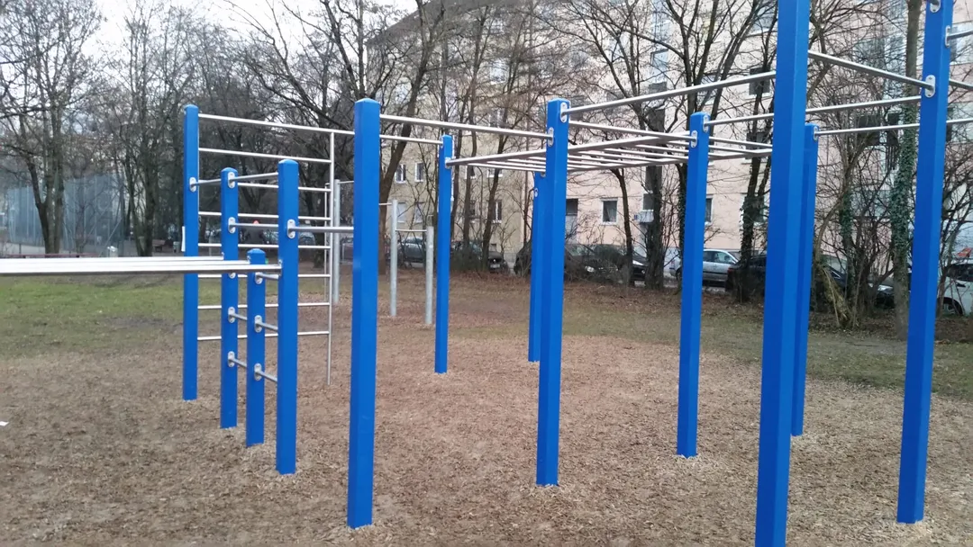 Parallele presso Calisthenics Park at Korbinianplatz, München – foto 2 di 2