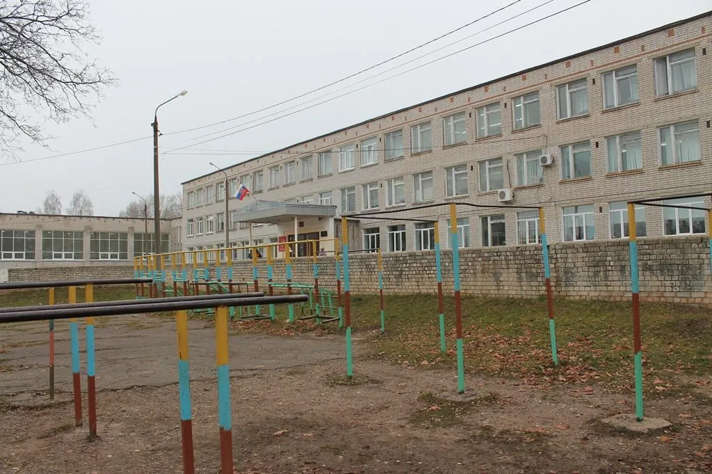 Sbarra per trazioni presso Calisthenics Park at улица Мира, Торжок – foto 1 di 2