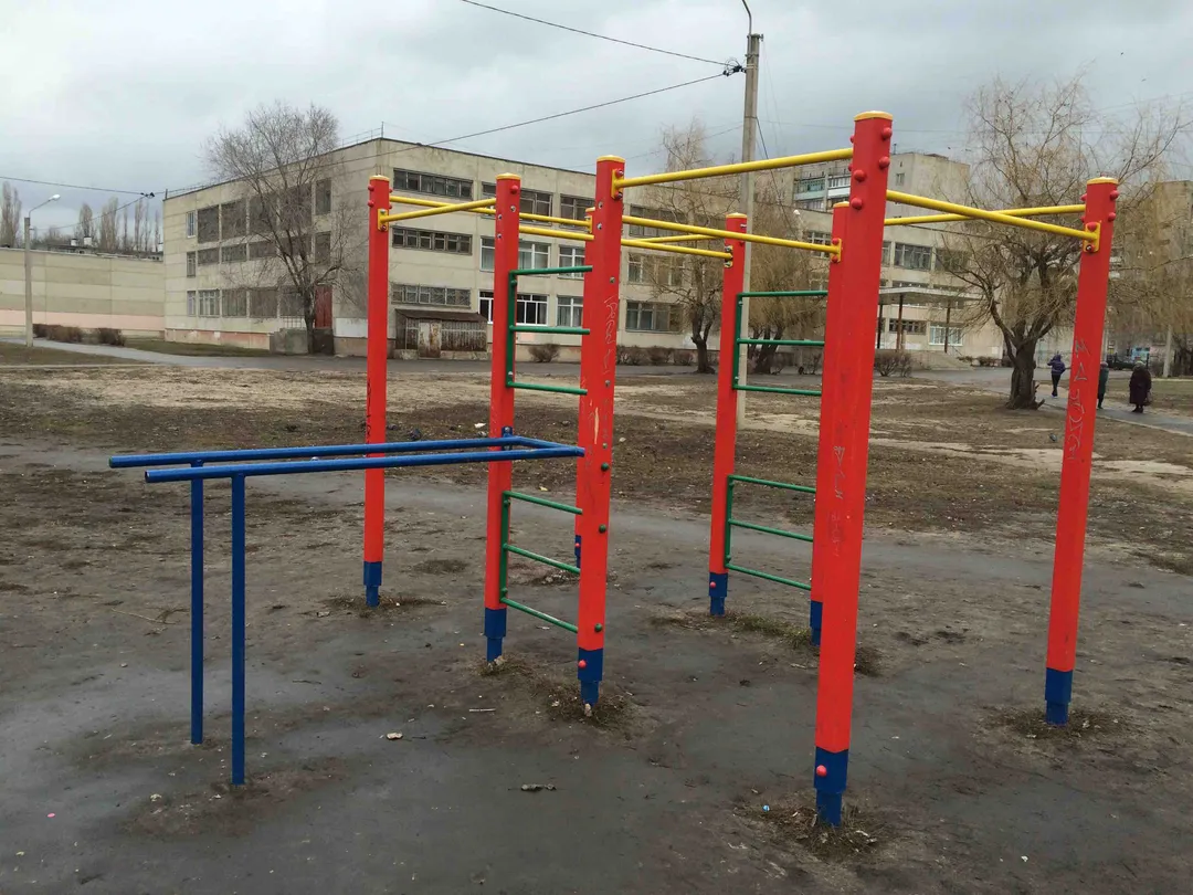 Espalderas en Calisthenics Park at Новосибирская улица, Воронеж – foto 3 de 3