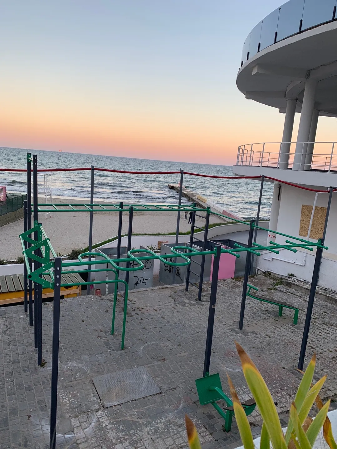 Barren bei Calisthenics Park at Траса здоров’я, Одеса #wp1539 – Foto 2 von 2