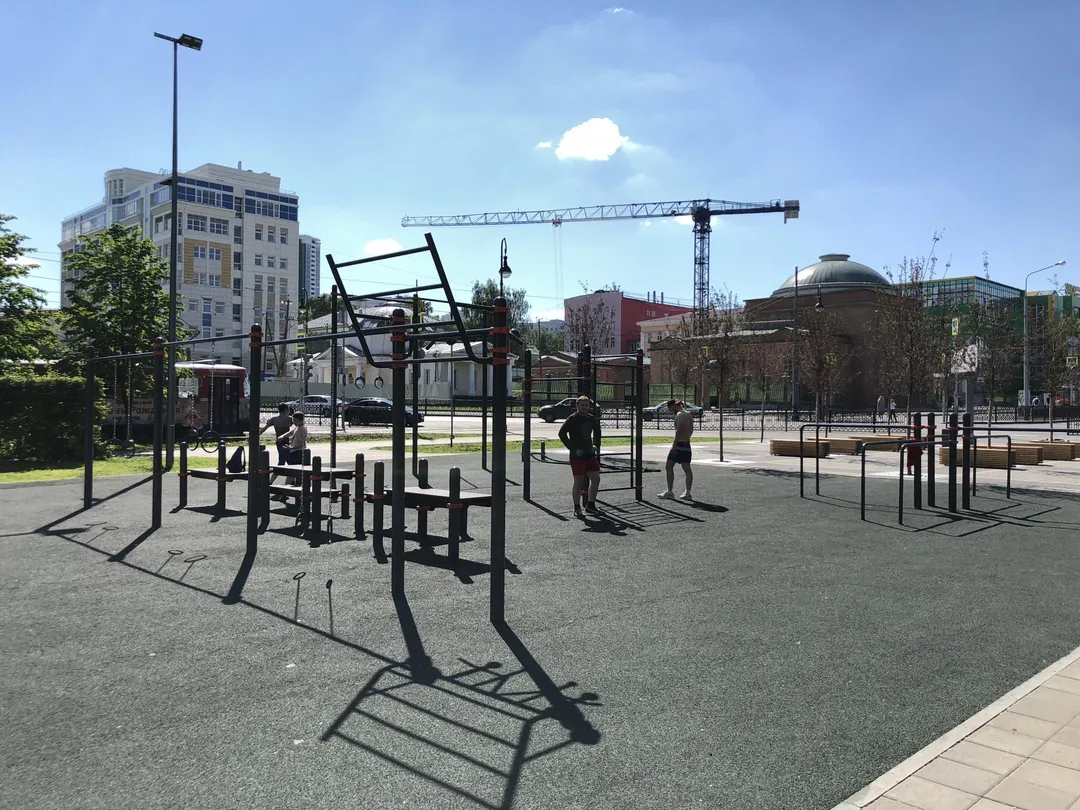 Anelli ginnici presso Calisthenics Park at улица Репина, Екатеринбург – foto 4 di 5