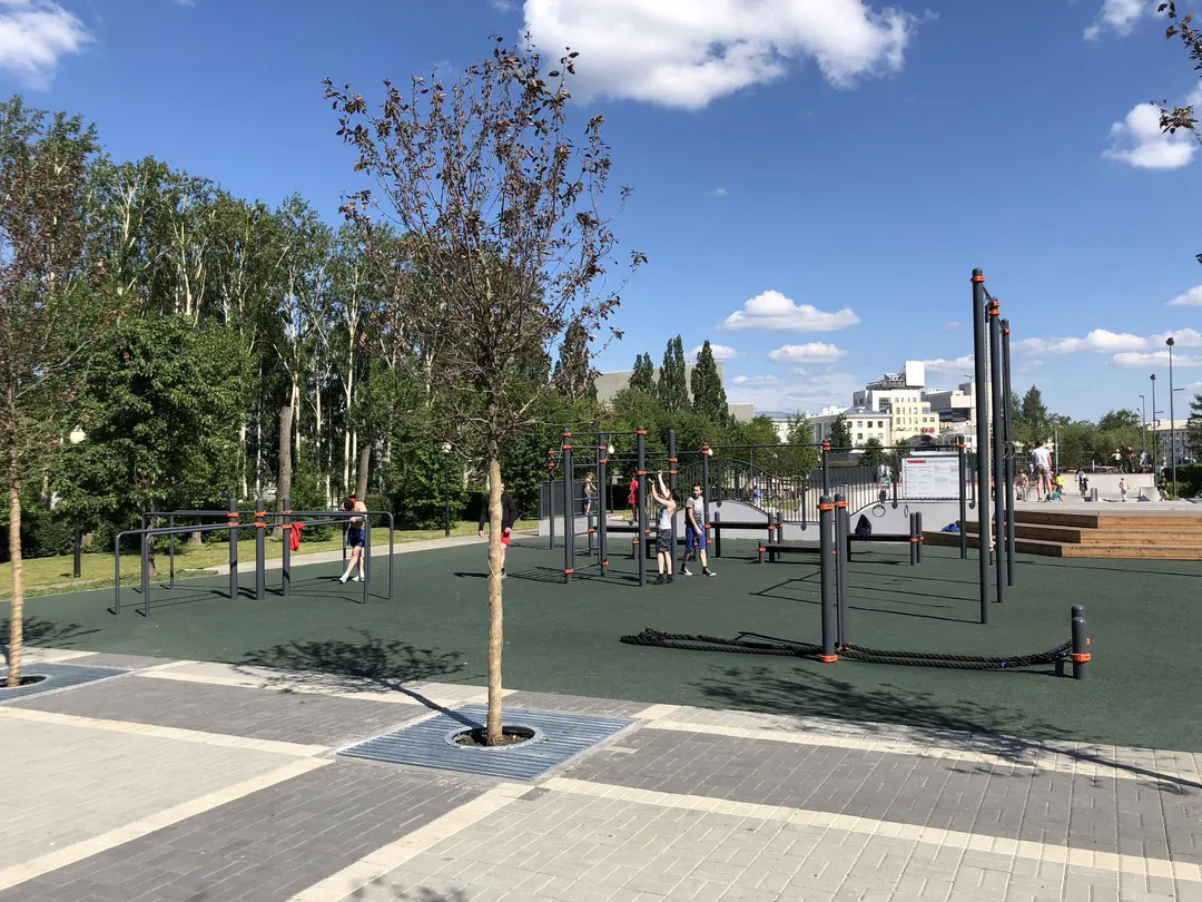 Parallele presso Calisthenics Park at улица Репина, Екатеринбург – foto 1 di 5