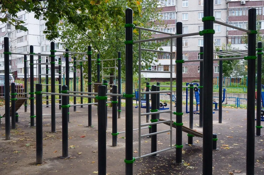Panca per addominali presso Calisthenics Park at Детский городок, Щёлково – foto 3 di 4