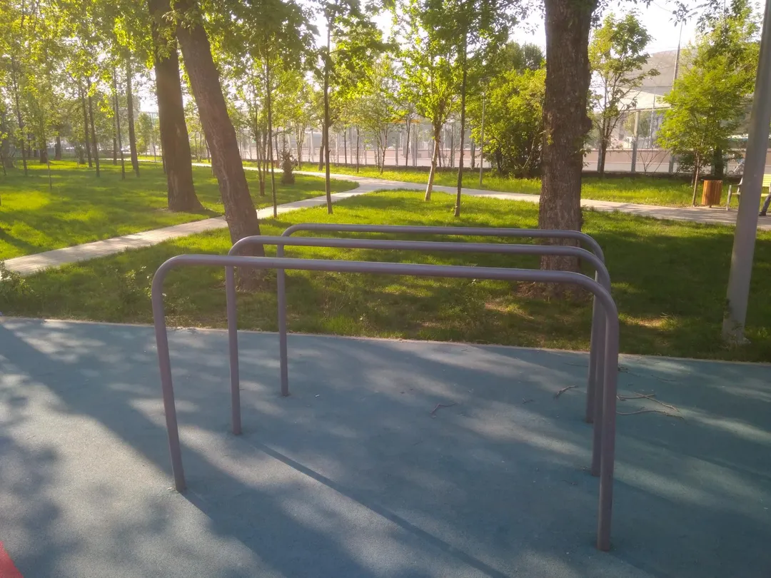 Bancă pentru abdomen la Calisthenics Park at улица Сущёвский Вал (дублёр), Москва – fotografia 3 din 7