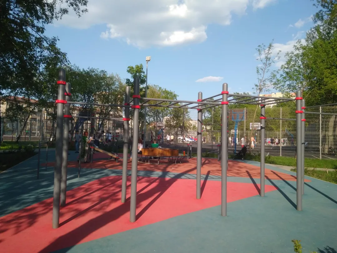 Bare paralele la Calisthenics Park at улица Сущёвский Вал (дублёр), Москва – fotografia 1 din 7