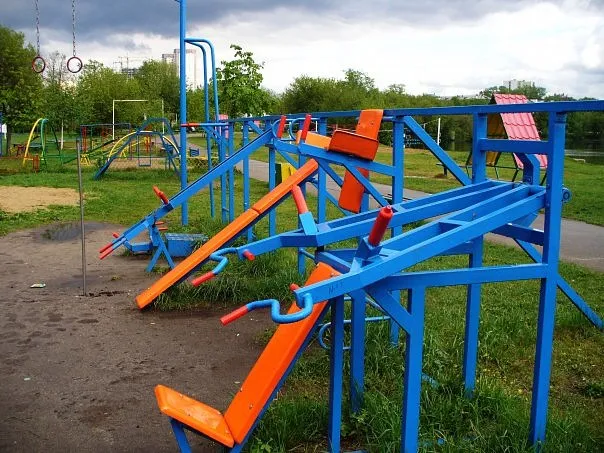 Schwebebalken bei Calisthenics Park at Серебряно-Виноградный проезд, Москва – Foto 4 von 6