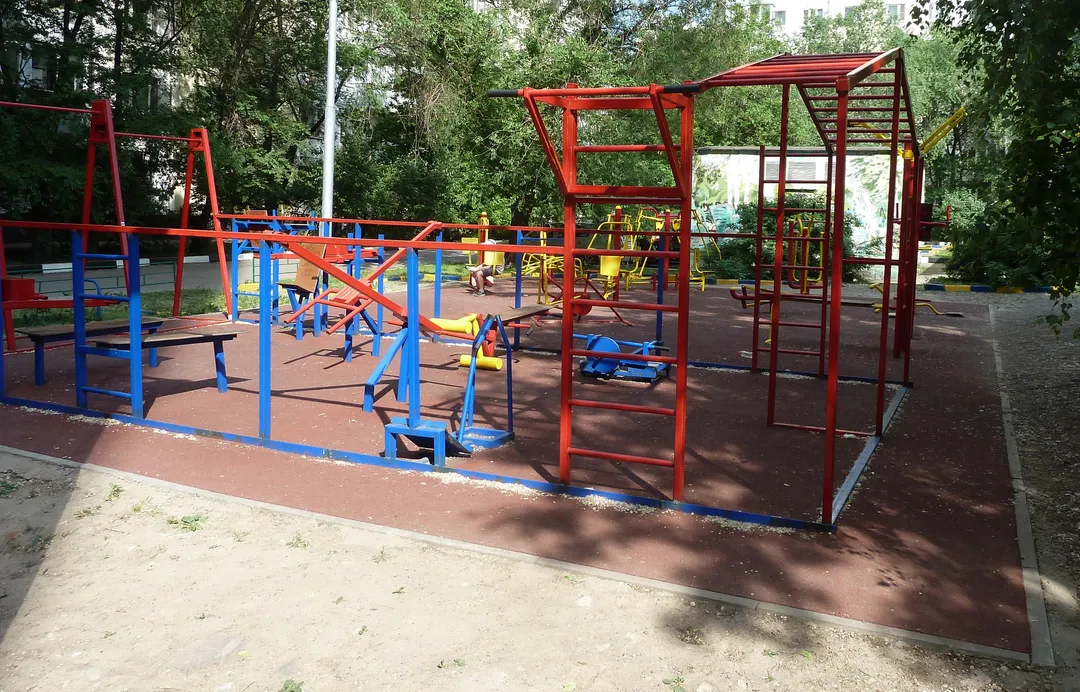 Бруси на майданчику Calisthenics Park at Хорошёвское шоссе, Москва – фото 1 з 3